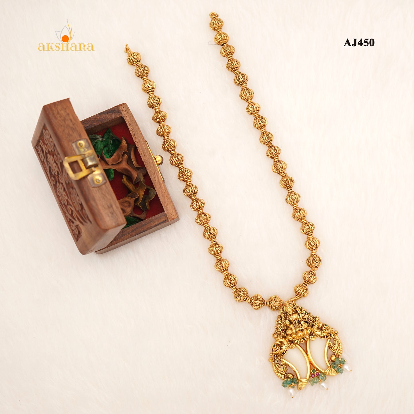 Pendant Set With Ball Mala