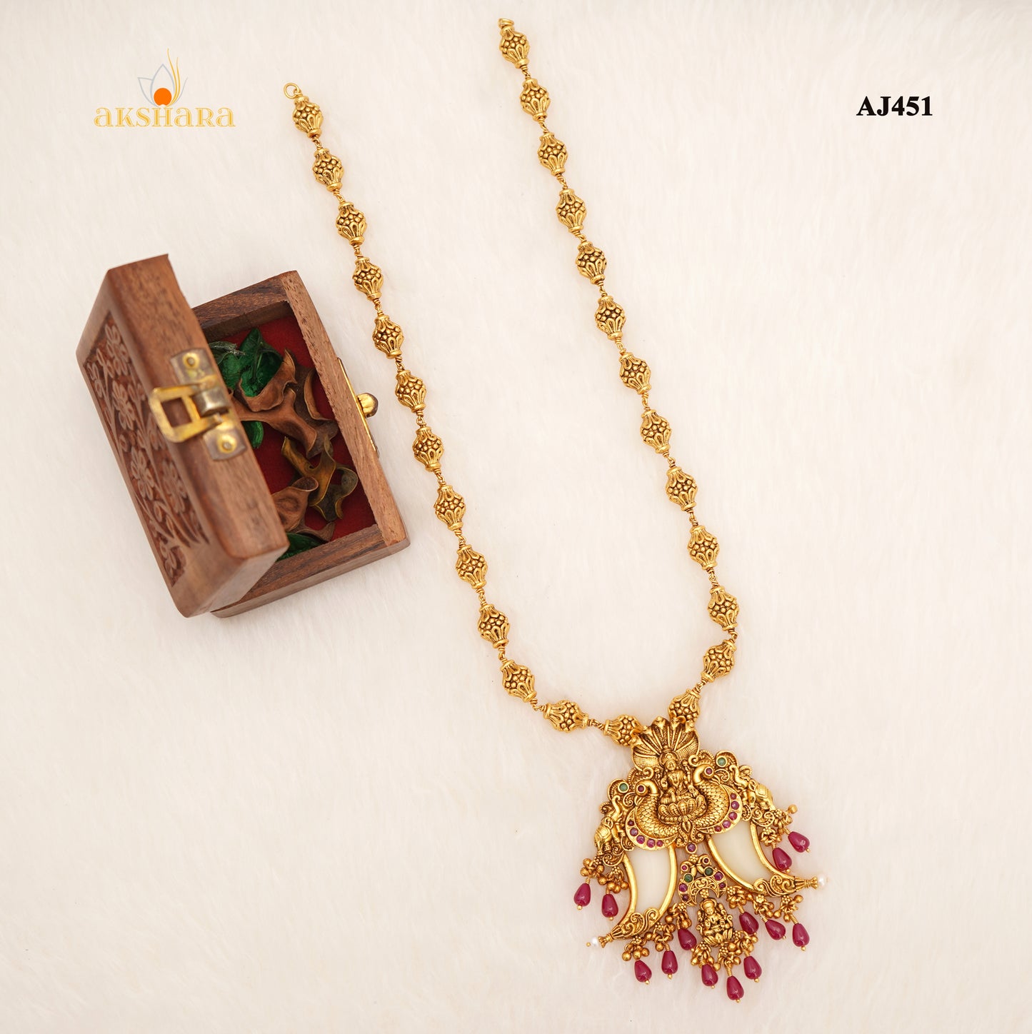 Pendant Set With Ball Mala