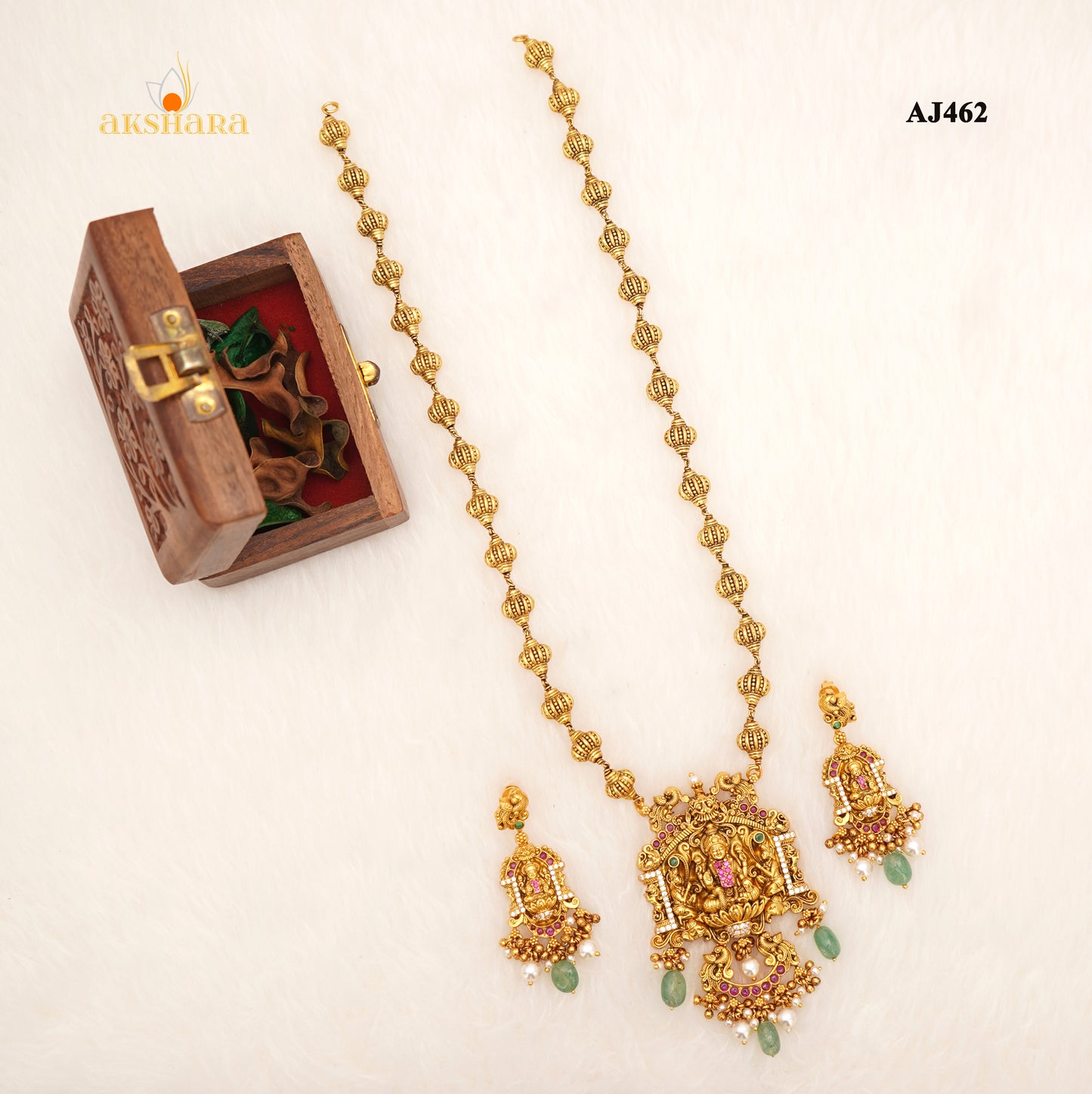 Pendant Set With Ball Mala