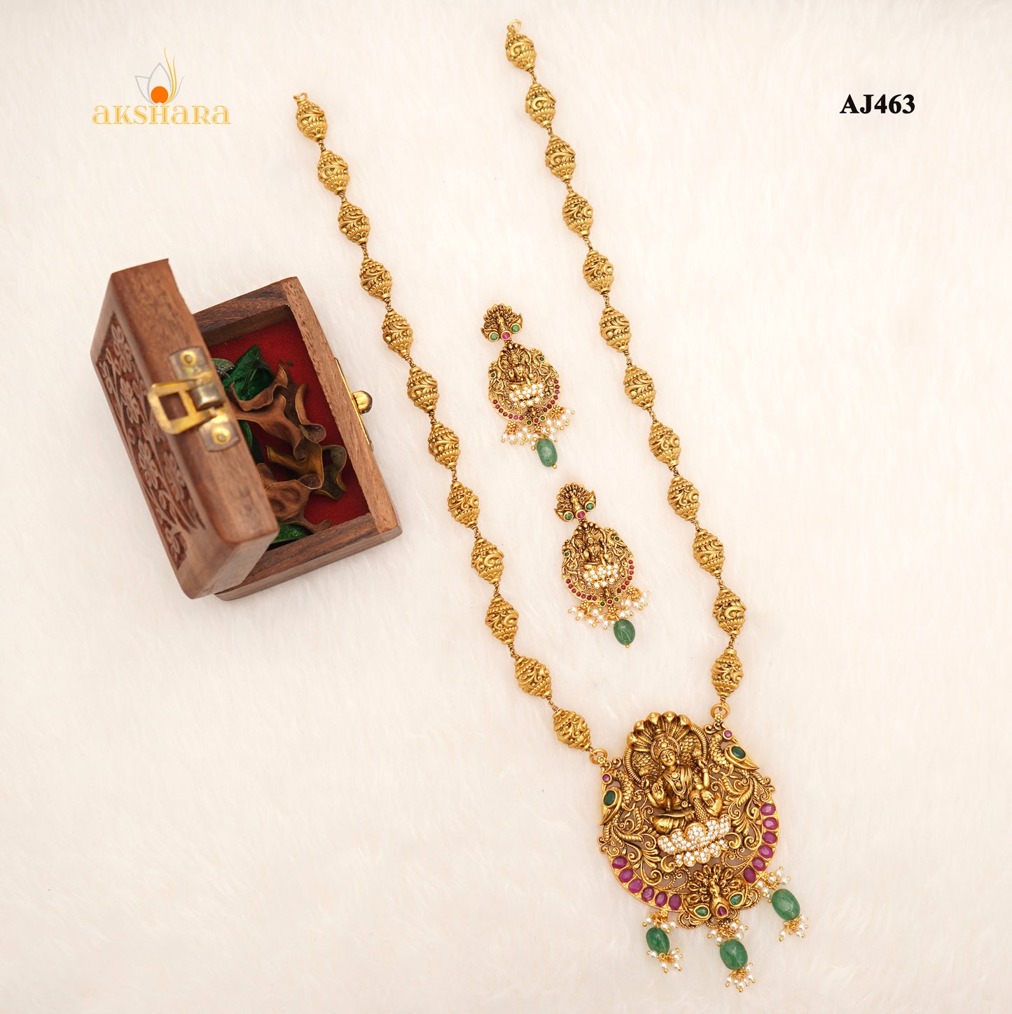 Pendant Set With Ball Mala