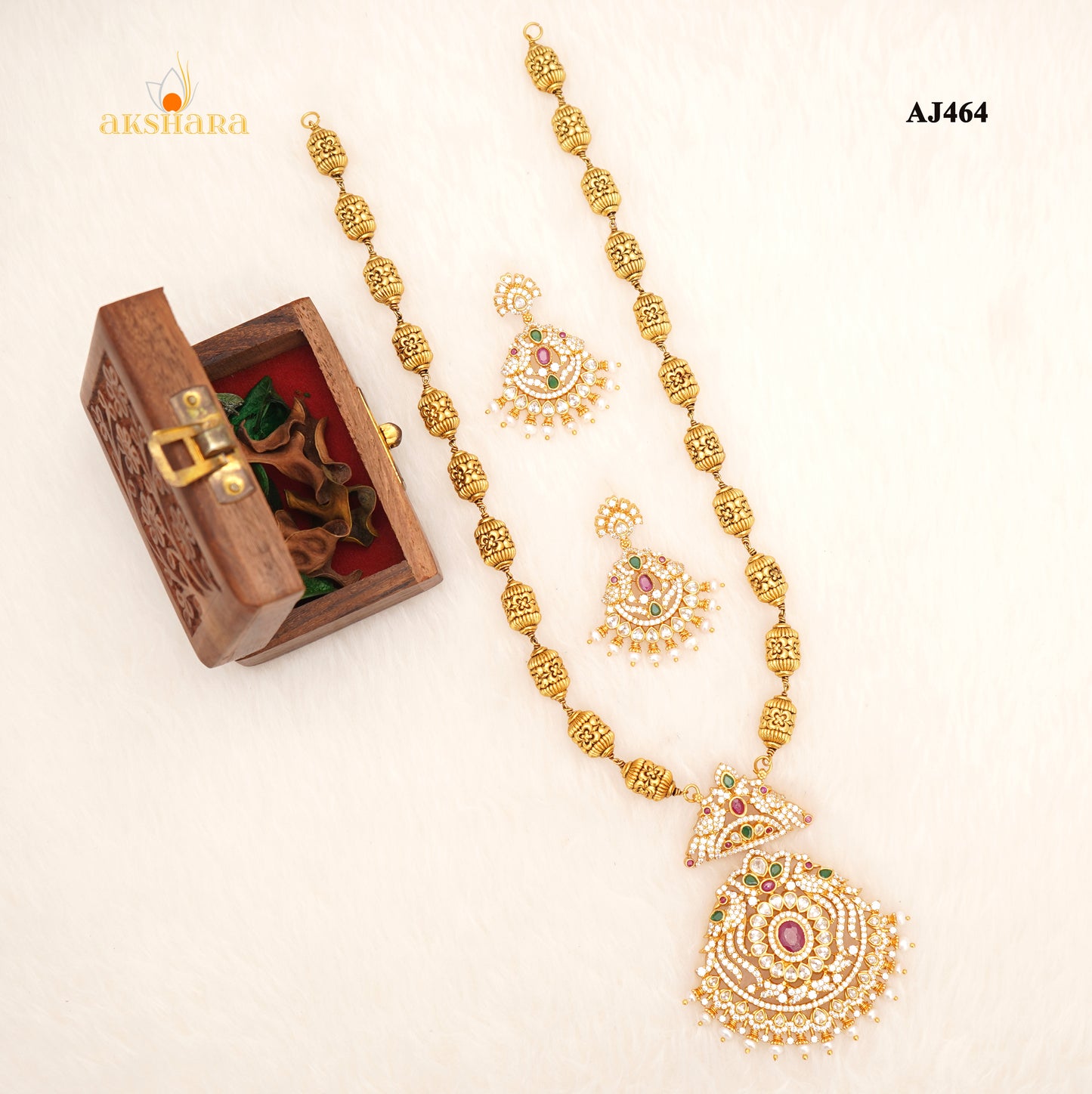 Pendant Set With Ball Mala