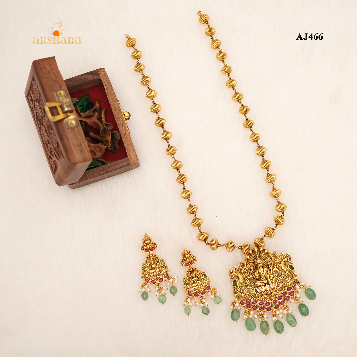 Pendant Set With Ball Mala